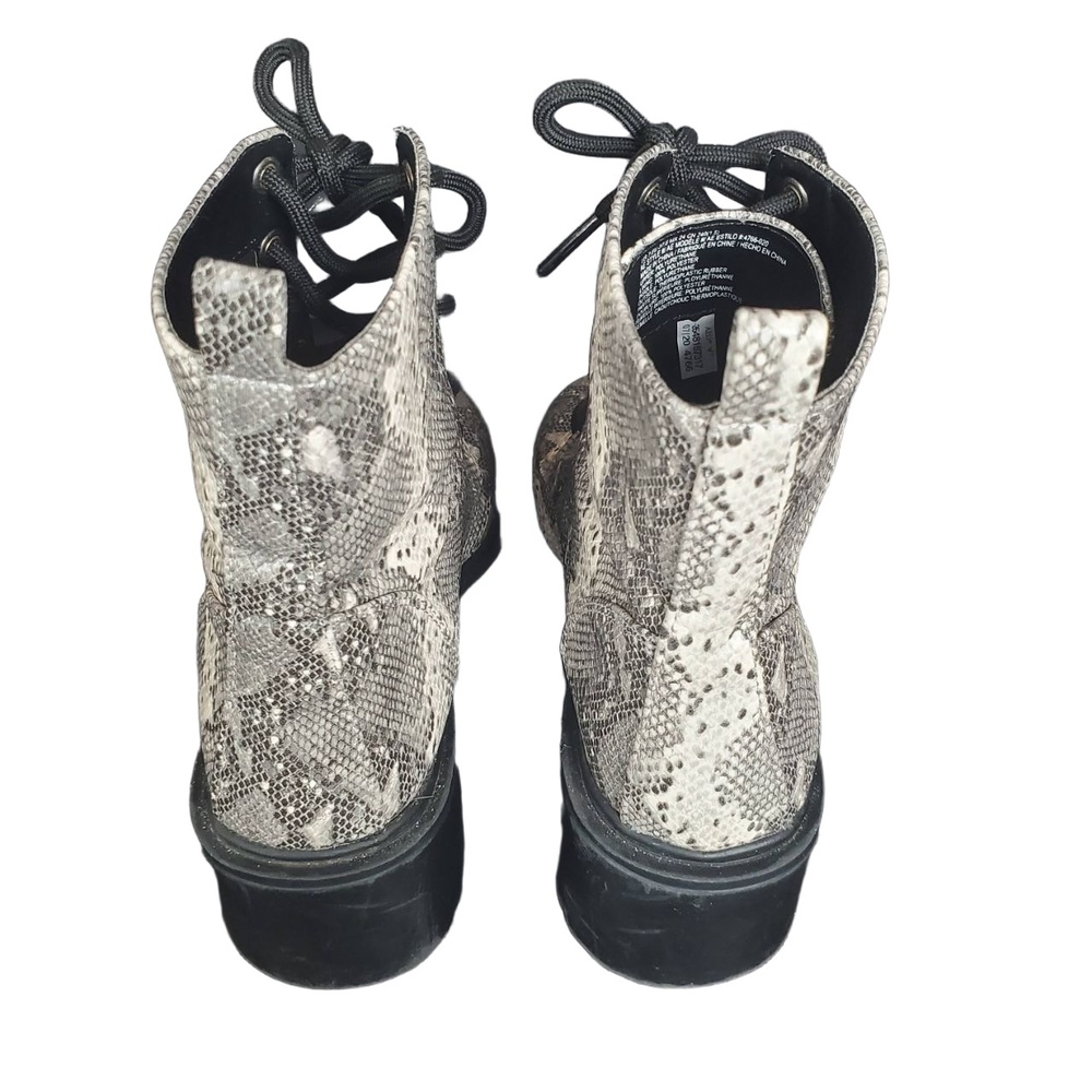 American Eagle Lug Boot Snake Print Lace Up Chunky Sole Boot Gray Womens Size 7 - Picture 9 of 11